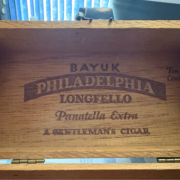 Bayuk Philadelphia Wooden Cigar Box - Picture 2 of 6